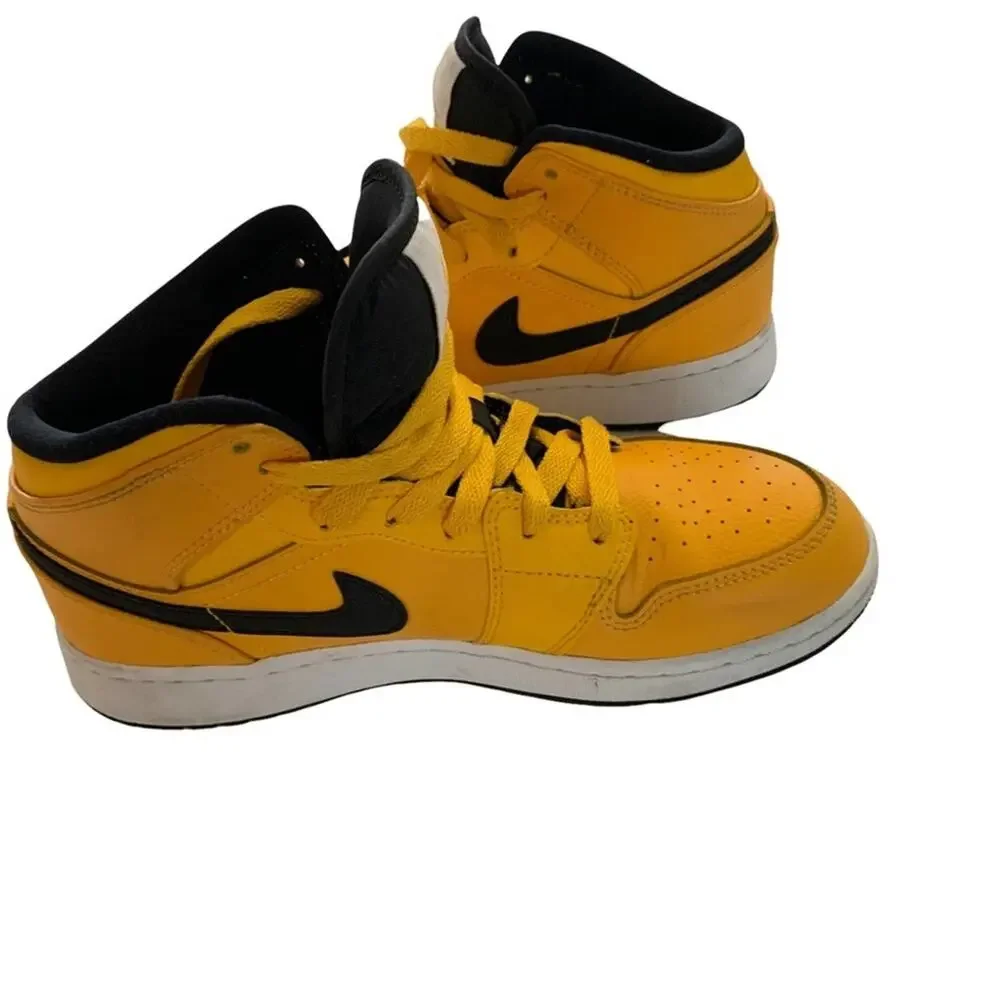 Nike air Jordan 1 mid university gold.‎ Size 4.5Y